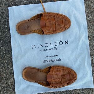 Mikoleon Huaraches slides